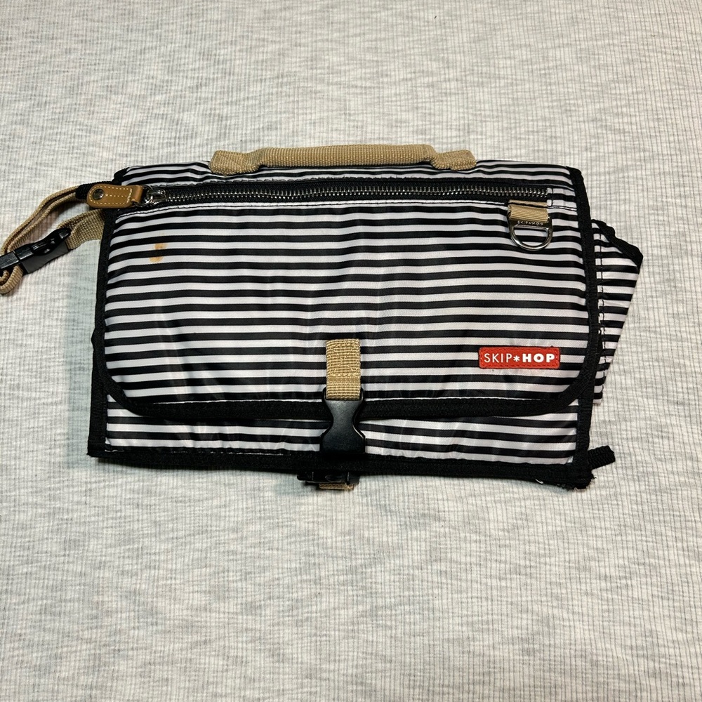 Skip Hop‎ Baby Infant Portable Foldable Pad Changing Station Clutch Bag Striped